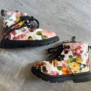 Toddler girls size 5 floral combat boots.